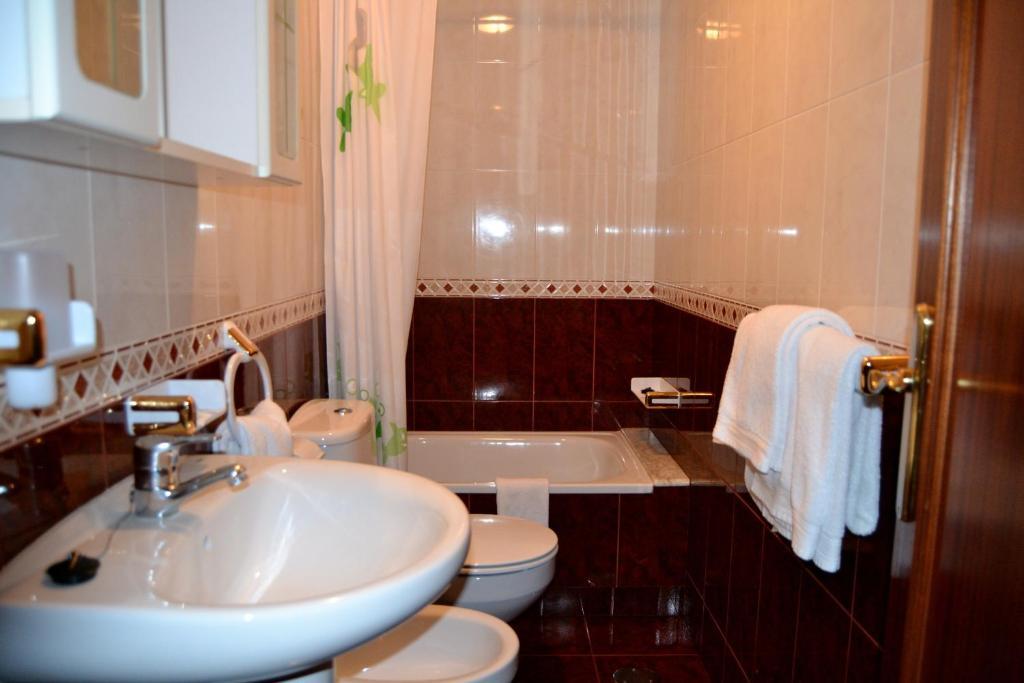 Hostal Residencia Bahia ลาเซ ภายนอก รูปภาพ
