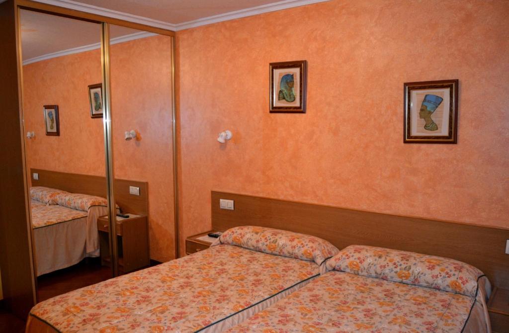 Hostal Residencia Bahia ลาเซ ภายนอก รูปภาพ